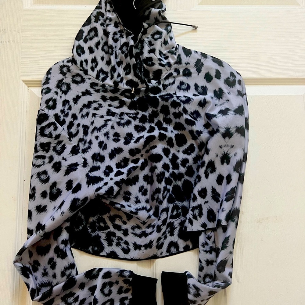Gorgeous Cropped Animal Print Hoodie Size Medium